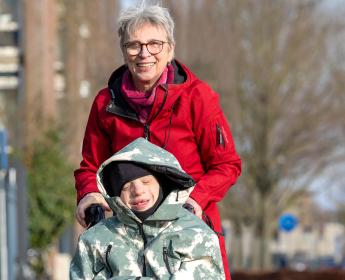 Mia met bewoner
