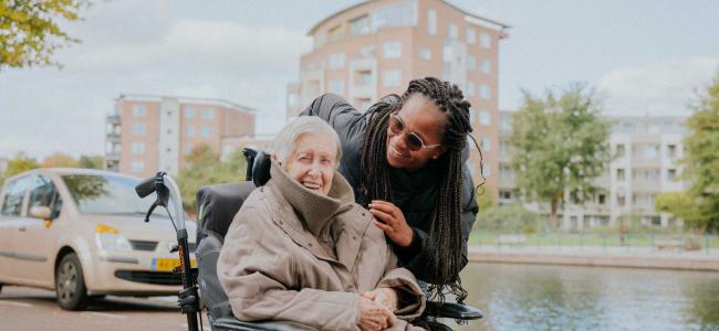 Cheniva wandelen met bewoner