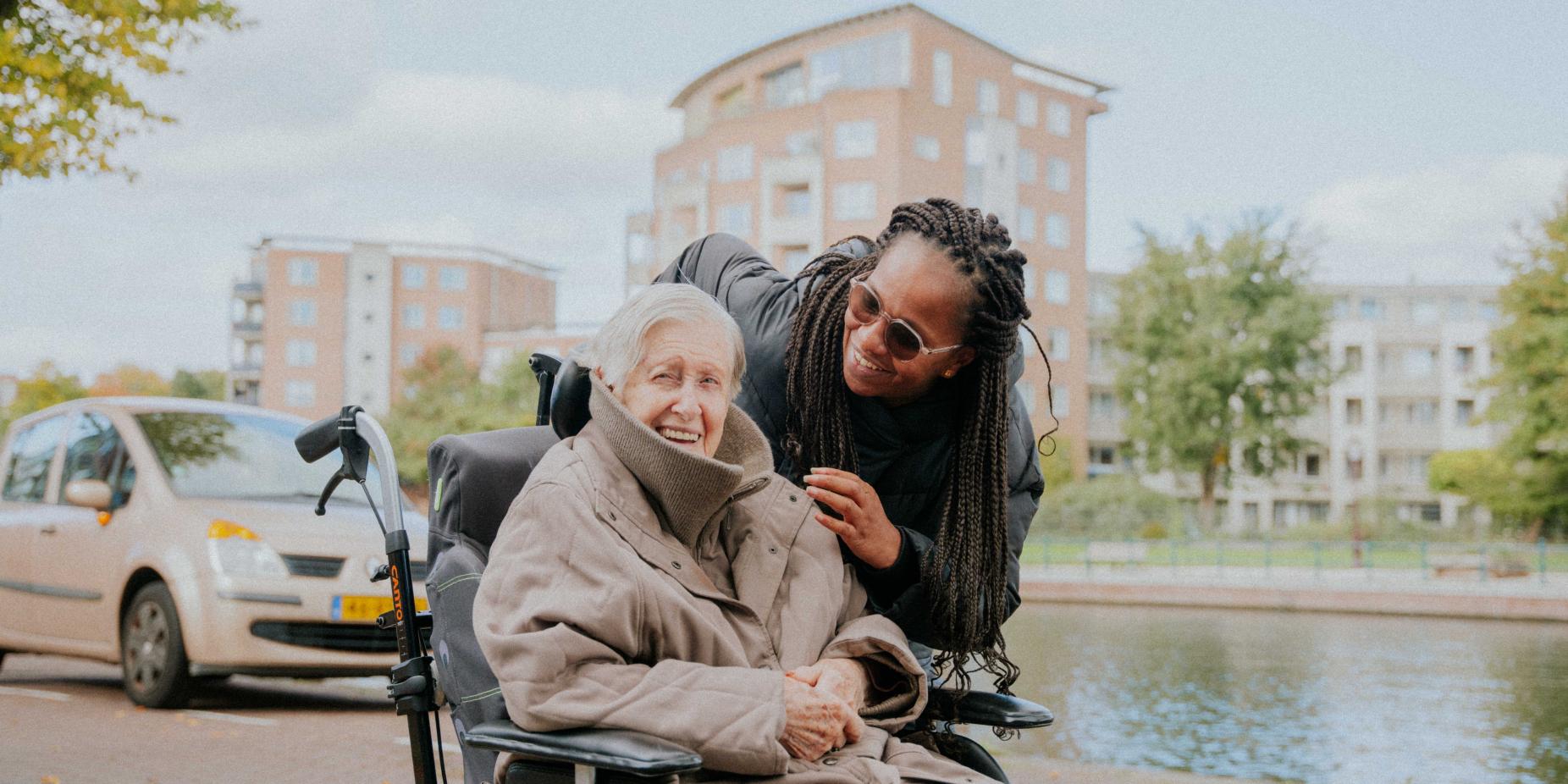 Cheniva met bewonder wandelen