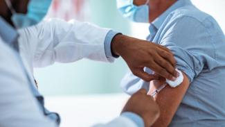 geen vaccinatie voor ondersteunend personeel