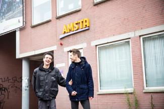 Ben je al persoonlijk begeleider gehandicaptenzorg? Of wil je als begeleider / woonbegeleider / cliëntbegeleider de stap naar die functie maken? Ons team en al onze bewoners heten je van harte welkom. Bekijk onze vacatures in (hartje) Amsterdam.