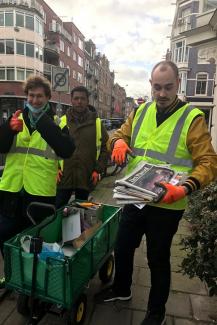 In Amsterdam-Centrum zit de dagbesteding van Amsta Karaad aan de Overtoom. Het Vondelpark is vlakbij voor een fijne wandeling. Ook gaat het werkteam vaak de buurt in om folders te bezorgen.