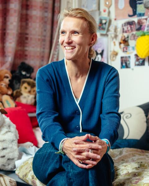 Roeline Biemond op de kamer van cliënt